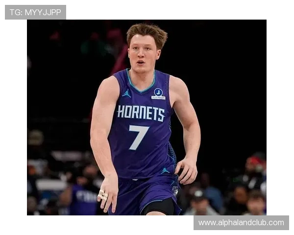 克尼佩尔半场表现惊艳6中4三分球3记轻松拿下11分2篮板1助攻