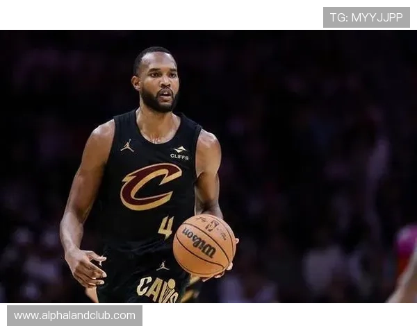 小莫布里半场表现抢眼17分钟内10投6中斩获13分4篮板2封盖 小莫布里半场表现抢眼17分钟内10投6中斩获13分4篮板2封盖